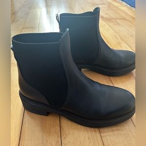 Emanuelle Castro boots